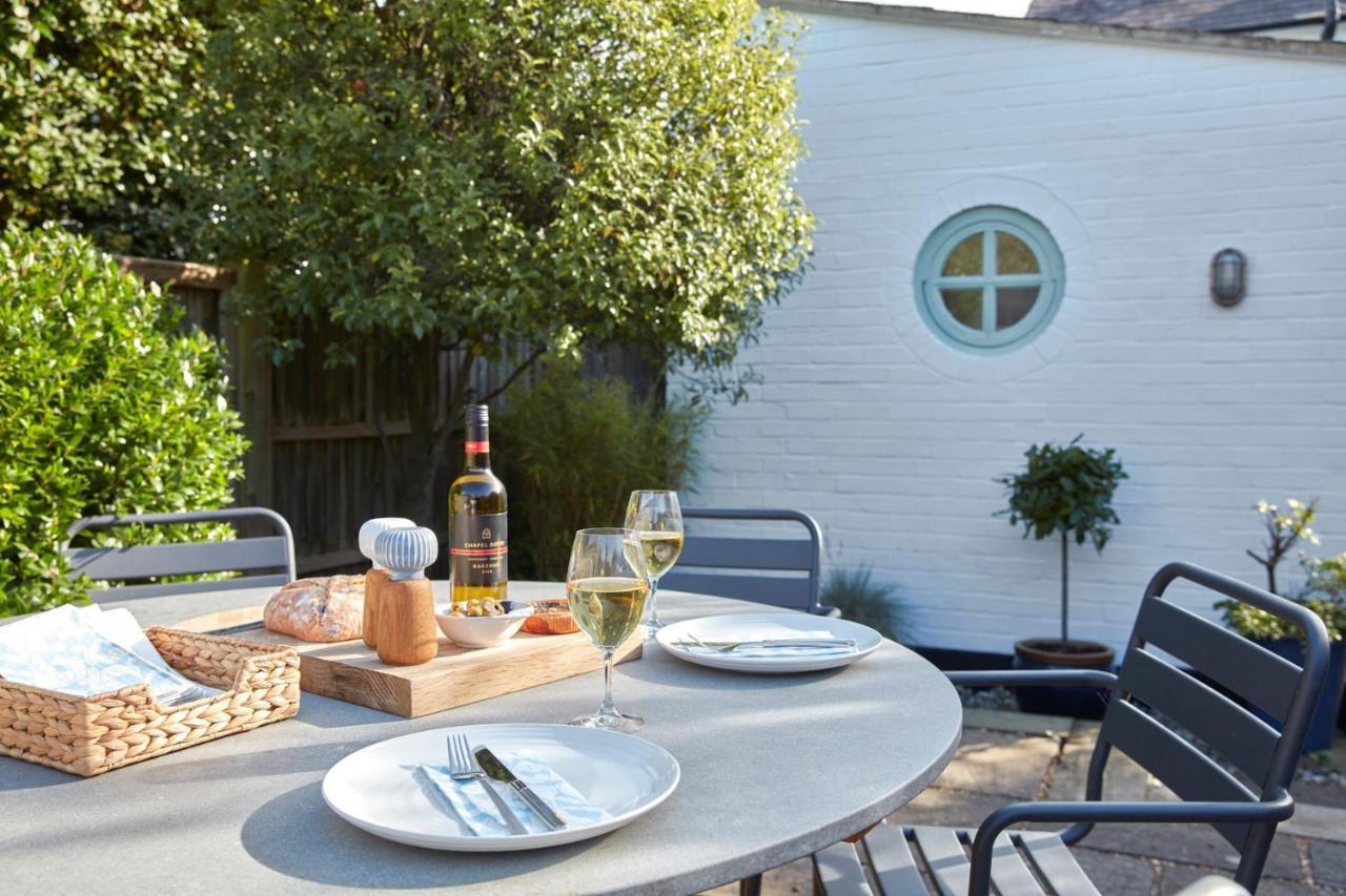Villa A Cool Coastal Retreat On Kingsdown Beach - The White House à Deal Extérieur photo