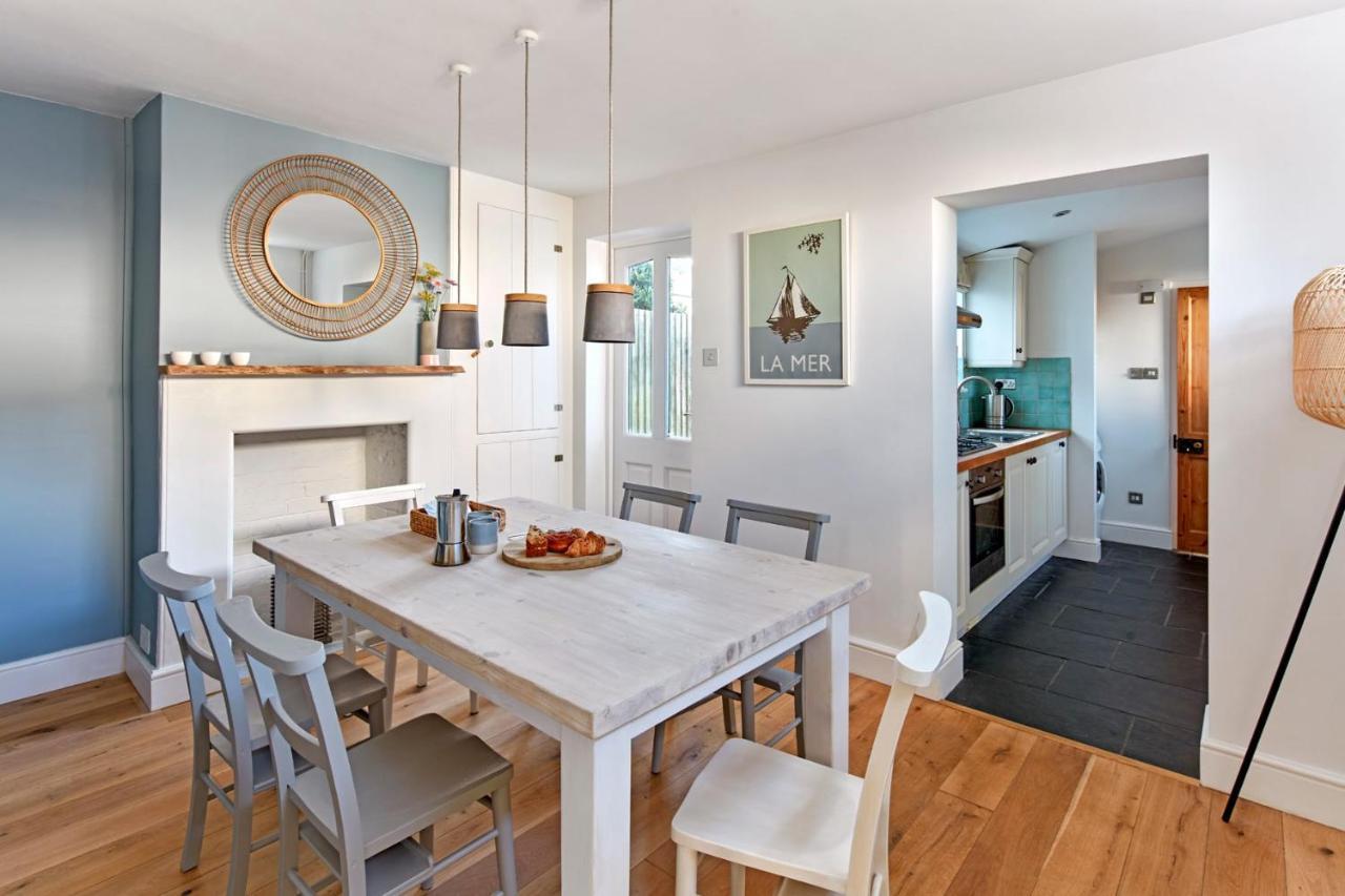 Villa A Cool Coastal Retreat On Kingsdown Beach - The White House à Deal Extérieur photo